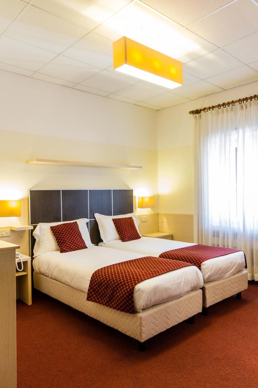 Hotel Sant'Ilario Rovereto  Exteriör bild