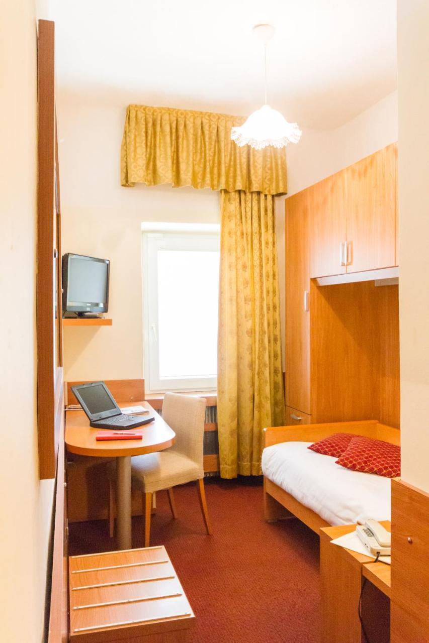 Hotel Sant'Ilario Rovereto  Exteriör bild
